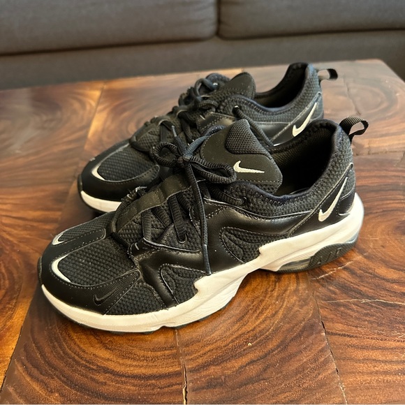 Nike shoes - Picture 4 of 6